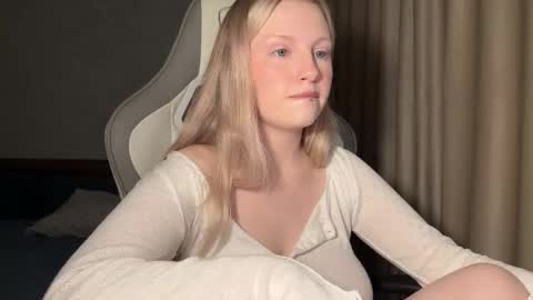 Snapshot of x__ivy_x chatting on 11/09/25, 04:49 eva online show from 11/09/25, 04:49