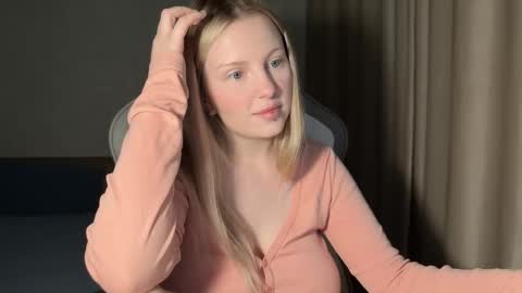 Snapshot of x__ivy_x chatting on 11/12/25, 04:51 eva online show from 11/12/25, 04:51