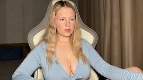 Snapshot of x__ivy_x chatting on 12/01/25, 02:33 eva online show from 12/01/25, 02:33