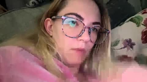 Snapshot of x_dreamgirl_x chatting on 12/08/24, 12:30 Mariah online show from 12/08/24, 12:30