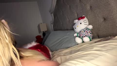 Snapshot of x_dreamgirl_x chatting on 12/27/24, 05:20 Mariah online show from 12/27/24, 05:20