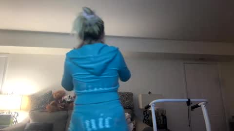 Snapshot of x_dreamgirl_x chatting on 12/31/24, 07:31 Mariah online show from 12/31/24, 07:31