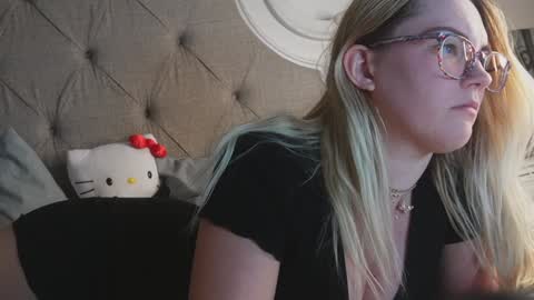 Snapshot of x_dreamgirl_x chatting on 01/25/25, 05:51 Mariah online show from 01/25/25, 05:51