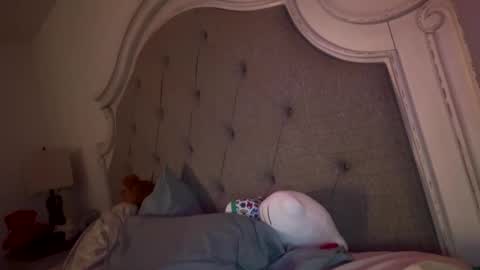 Snapshot of x_dreamgirl_x chatting on 01/26/25, 10:46 Mariah online show from 01/26/25, 10:46