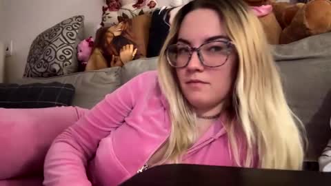 Snapshot of x_dreamgirl_x chatting on 02/03/25, 01:09 Mariah online show from 02/03/25, 01:09