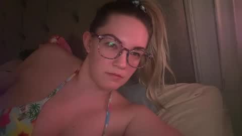 Snapshot of x_dreamgirl_x chatting on 03/06/25, 05:35 Mariah online show from 03/06/25, 05:35