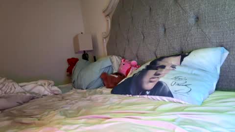 Snapshot of x_dreamgirl_x chatting on 03/09/25, 05:44 Mariah online show from 03/09/25, 05:44