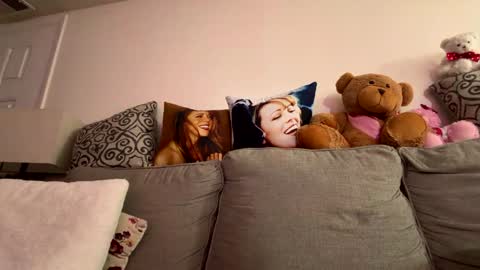 Snapshot of x_dreamgirl_x chatting on 10/21/25, 11:38 Mariah online show from 10/21/25, 11:38