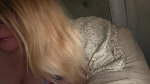 Snapshot of x_dreamgirl_x chatting on 11/14/25, 05:39 Mariah online show from 11/14/25, 05:39