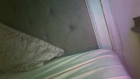 Snapshot of x_dreamgirl_x chatting on 11/27/25, 06:15 Mariah online show from 11/27/25, 06:15