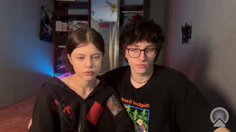 Philipp and Este online show from 02/04/26, 05:24