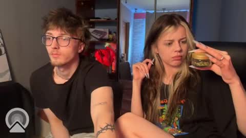 Philipp and Este online show from 04/27/26, 04:10