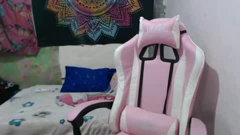 Snapshot of x_lexi_x chatting on 12/28/24, 06:17 x_lexi_x online show from 12/28/24, 06:17