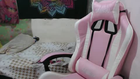 Snapshot of x_lexi_x chatting on 01/12/25, 09:40 x_lexi_x online show from 01/12/25, 09:40