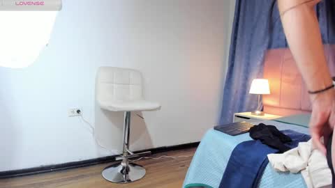 x_milu online show from 01/19/25, 01:43