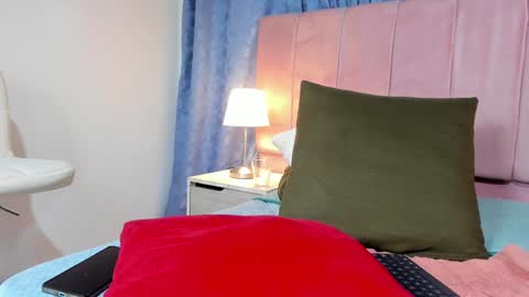 x_milu online show from 01/20/25, 01:18