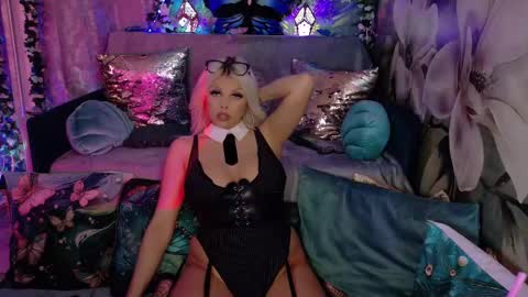 Snapshot of xalexax chatting on 02/13/25, 08:45 sooo hey im Sperm Mystik from Fuckistan i want you full my all holes bcs i have penis fever online show from 02/13/25, 08:45