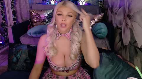 Snapshot of xalexax chatting on 03/09/25, 07:48 sooo hey im Sperm Mystik from Fuckistan i want you full my all holes bcs i have penis fever online show from 03/09/25, 07:48