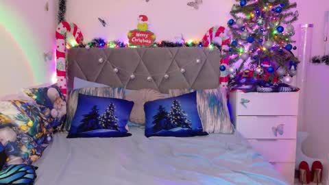 Snapshot of xalexax chatting on 12/22/25, 09:23 sooo hey im Sperm Mystik from Fuckistan i want you full my all holes bcs i have penis fever online show from 12/22/25, 09:23