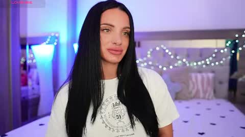 Alexandra online show from 06/29/26, 10:21