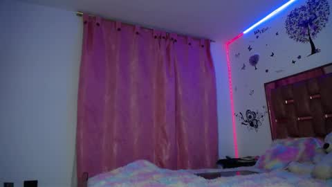 Snapshot of xayunrin chatting on 12/27/24, 01:22 xayu online show from 12/27/24, 01:22