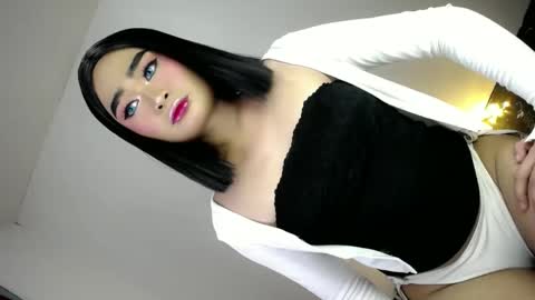 Snapshot of xchinita_kyanggx chatting on 01/15/25, 08:48 kianna online show from 01/15/25, 08:48