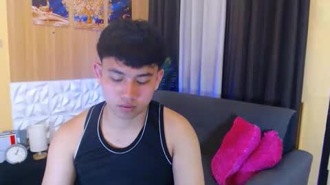 Snapshot of xcigbatecum chatting on 11/15/25, 03:52 Charlie online show from 11/15/25, 03:52