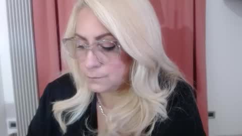 Elena online show from 02/20/26, 09:43