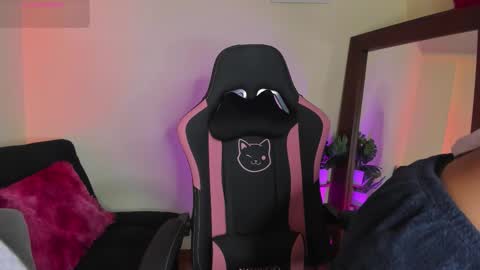 Kanae. online show from 11/26/25, 01:01