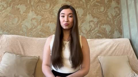 Mia online show from 04/08/26, 12:16