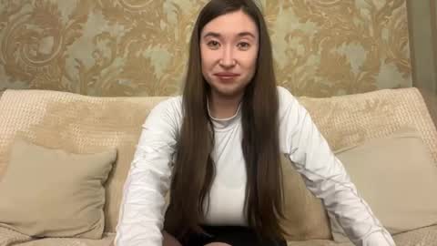 Mia online show from 04/11/26, 04:22