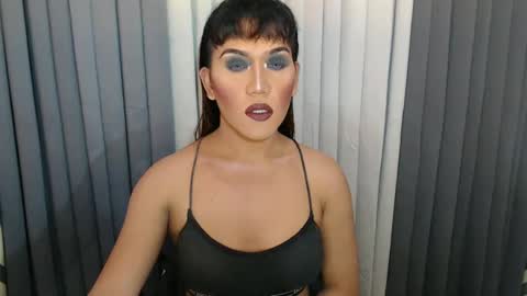 GWEN THOMPSON .......   online show from 12/15/24, 12:06