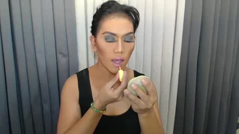 GWEN THOMPSON .......   online show from 12/21/24, 04:19