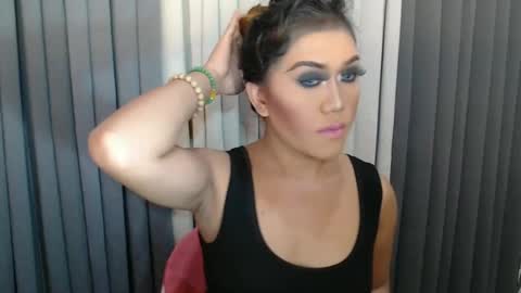 GWEN THOMPSON .......   online show from 01/11/25, 11:56