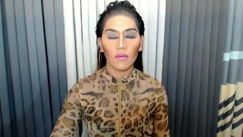 GWEN THOMPSON .......   online show from 02/15/25, 06:23