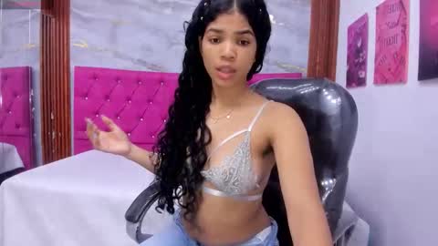 Ximena Ruiz  online show from 06/04/26, 12:55