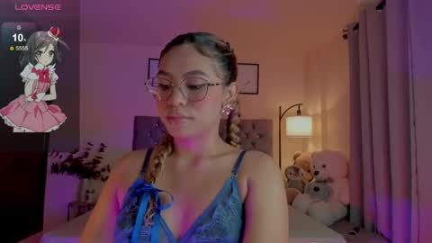 Snapshot of ximena_sotto1 chatting on 04/23/26, 09:17 camila online show from 04/23/26, 09:17