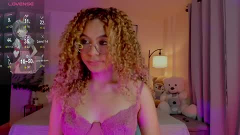 Snapshot of ximena_sotto1 chatting on 05/27/26, 01:57 camila online show from 05/27/26, 01:57