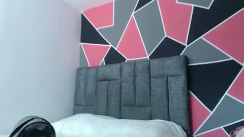 ximena suarez online show from 11/18/25, 03:16