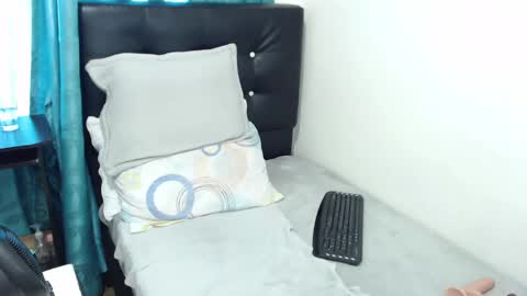 Snapshot of xio77 chatting on 12/20/24, 11:54 Xio77 online show from 12/20/24, 11:54