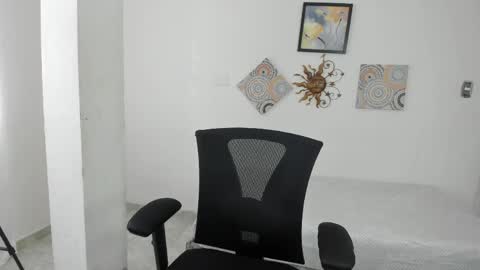 xiomi04 online show from 04/06/26, 01:45