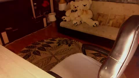 Lara online show from 05/02/26, 08:58