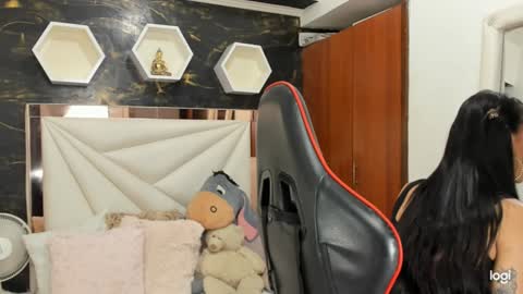 Snapshot of xlmena_slut chatting on 01/03/25, 04:11 Ximena online show from 01/03/25, 04:11