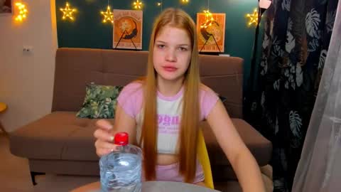 Snapshot of xloe_queen chatting on 12/11/24, 11:51 Chloe online show from 12/11/24, 11:51