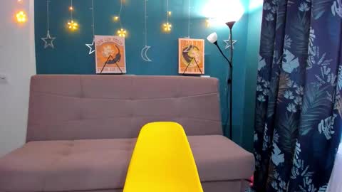 Snapshot of xloe_queen chatting on 01/15/25, 08:09 Chloe online show from 01/15/25, 08:09