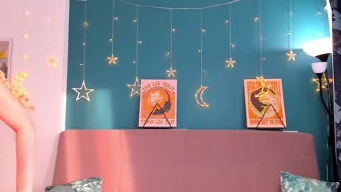 Snapshot of xloe_queen chatting on 03/05/25, 12:11 Chloe online show from 03/05/25, 12:11