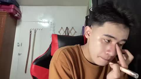 Snapshot of xluminous chatting on 12/22/24, 09:00 MIKAEL online show from 12/22/24, 09:00