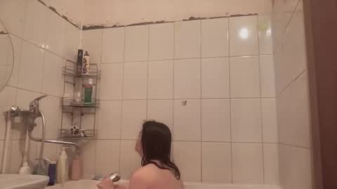 Luna online show from 12/21/25, 05:09