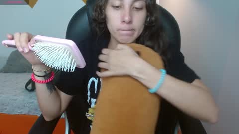 lunna online show from 01/11/25, 08:54