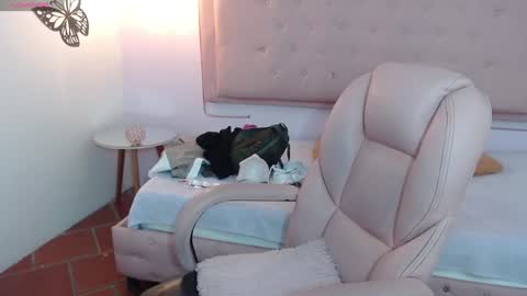 lunna online show from 01/25/25, 12:06